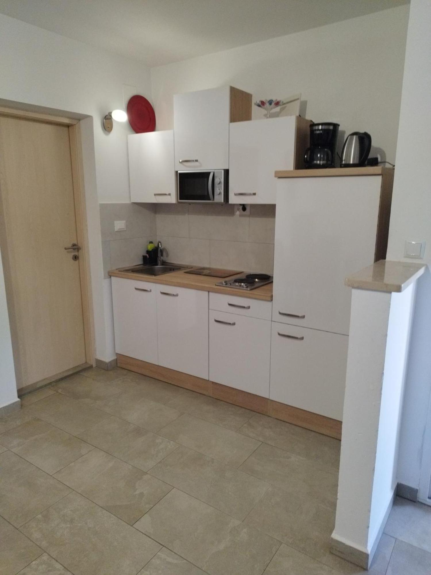 Apartmani Memic 100 M Do Plaze, Apartments Memic Only 100M From Beach ポレッチ エクステリア 写真